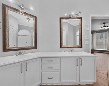 2712 Thorncreek Lane - Photo Thumbnail 14