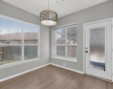 2712 Thorncreek Lane - Photo Thumbnail 9