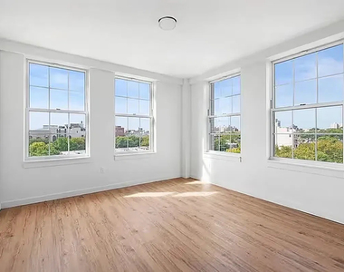 991 St Johns Pl Crown Heights - Photo Thumbnail 2