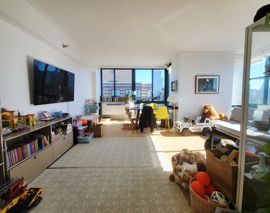 75 West End Avenue - Photo Thumbnail 1