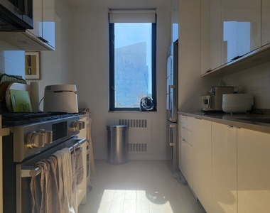 75 West End Avenue - Photo Thumbnail 3