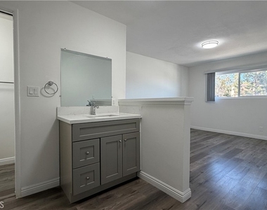 1831 Garvey Avenue - Photo Thumbnail 6