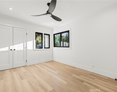 16243 Chatsworth Street - Photo Thumbnail 9