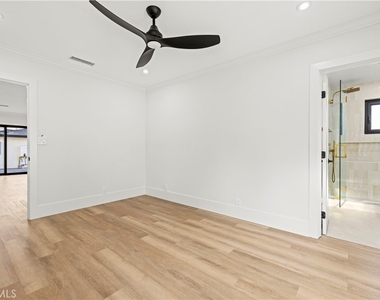 16243 Chatsworth Street - Photo Thumbnail 10