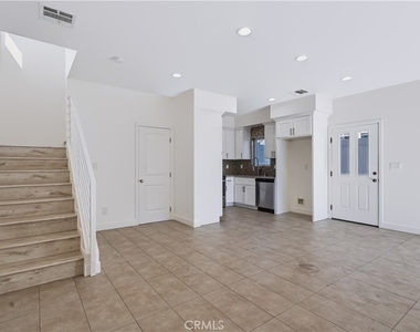 18311 Schoolcraft Street - Photo Thumbnail 12