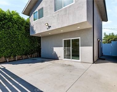 18311 Schoolcraft Street - Photo Thumbnail 4