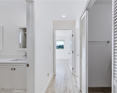 18311 Schoolcraft Street - Photo Thumbnail 14