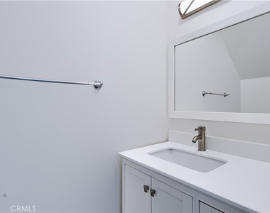 18311 Schoolcraft Street - Photo Thumbnail 11