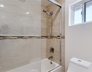 18311 Schoolcraft Street - Photo Thumbnail 16