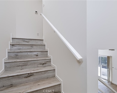 18311 Schoolcraft Street - Photo Thumbnail 13