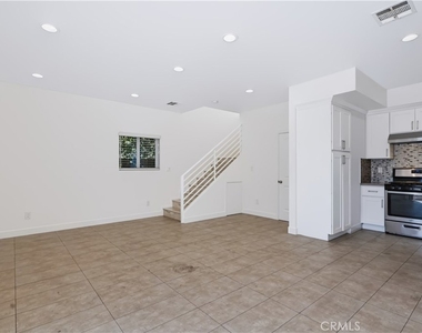 18311 Schoolcraft Street - Photo Thumbnail 6