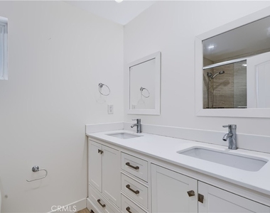 18311 Schoolcraft Street - Photo Thumbnail 15