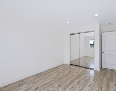 18311 Schoolcraft Street - Photo Thumbnail 20