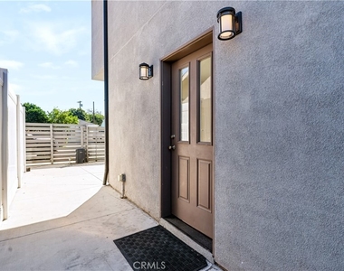 18311 Schoolcraft Street - Photo Thumbnail 5