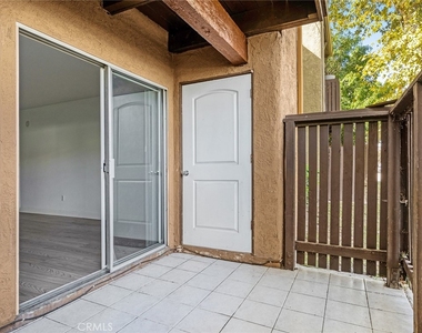 18350 Hatteras Street - Photo Thumbnail 14