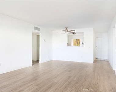 18350 Hatteras Street - Photo Thumbnail 15