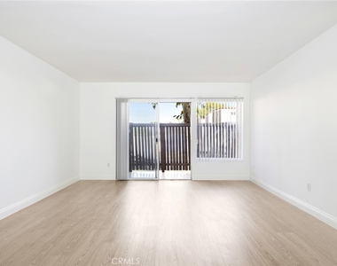 18350 Hatteras Street - Photo Thumbnail 11