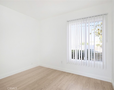 18350 Hatteras Street - Photo Thumbnail 23