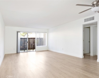 18350 Hatteras Street - Photo Thumbnail 10