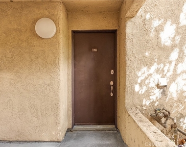 18350 Hatteras Street - Photo Thumbnail 3