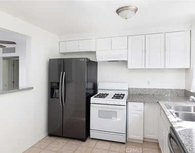 18350 Hatteras Street - Photo Thumbnail 6