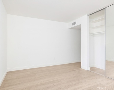 18350 Hatteras Street - Photo Thumbnail 29