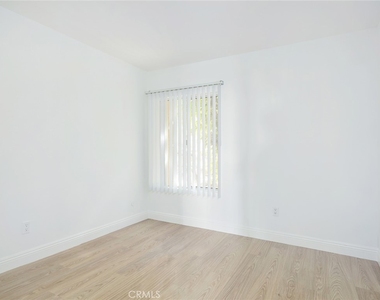 18350 Hatteras Street - Photo Thumbnail 17