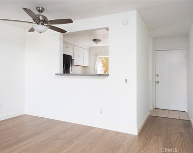 18350 Hatteras Street - Photo Thumbnail 4