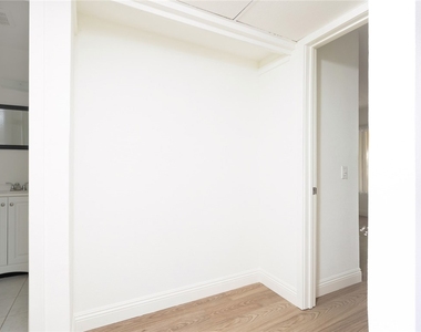 18350 Hatteras Street - Photo Thumbnail 16