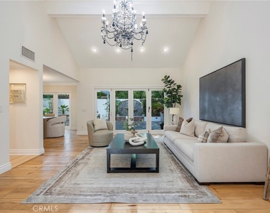 511 S Weymouth Court - Photo Thumbnail 1