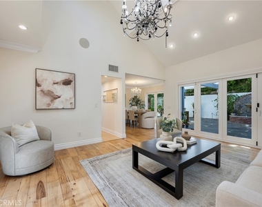 511 S Weymouth Court - Photo Thumbnail 4