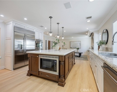 511 S Weymouth Court - Photo Thumbnail 8