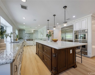 511 S Weymouth Court - Photo Thumbnail 7
