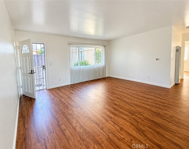 136 N Marshall Court - Photo Thumbnail 3
