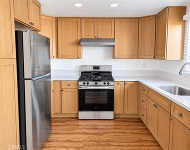 136 N Marshall Court - Photo Thumbnail 7