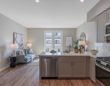 111 N Madison Avenue - Photo Thumbnail 4