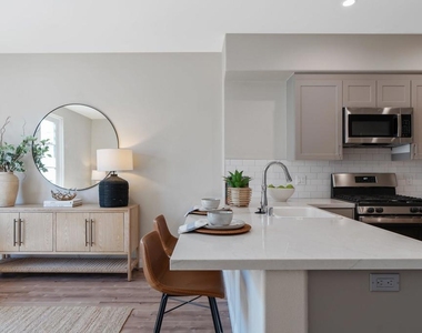 111 N Madison Avenue - Photo Thumbnail 6
