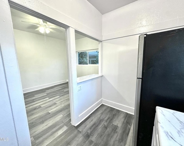 1278 N Wilton Place - Photo Thumbnail 4