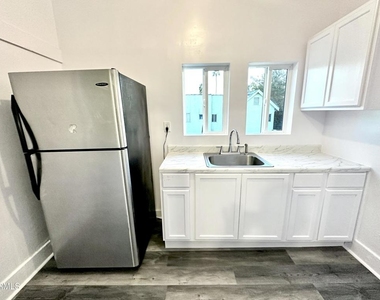1278 N Wilton Place - Photo Thumbnail 3