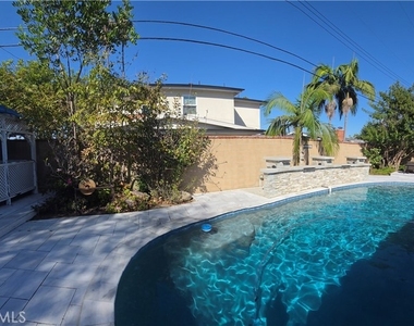 1628 White Oak - Photo Thumbnail 6