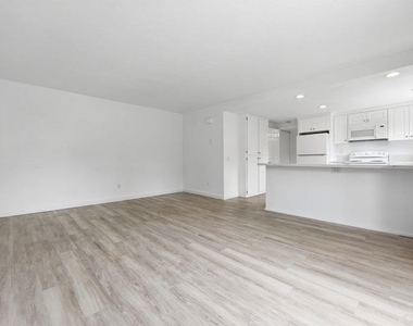 155 Rosebay Drive - Photo Thumbnail 6