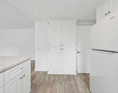 155 Rosebay Drive - Photo Thumbnail 4