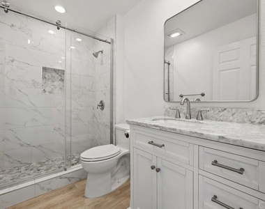 155 Rosebay Drive - Photo Thumbnail 10