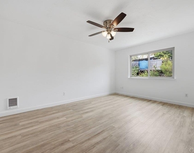 155 Rosebay Drive - Photo Thumbnail 8