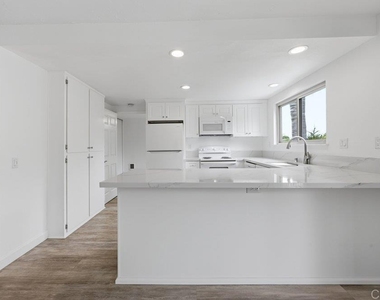 155 Rosebay Drive - Photo Thumbnail 2