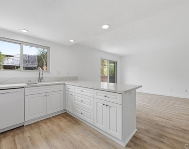 155 Rosebay Drive - Photo Thumbnail 3