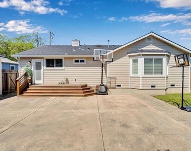 1418 Bradley Court - Photo Thumbnail 15