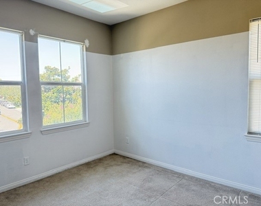 14559 Norfolk Avenue - Photo Thumbnail 12