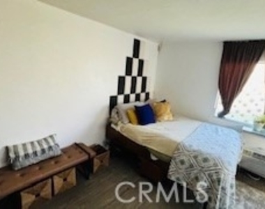 620 N Sweetzer - Photo Thumbnail 5