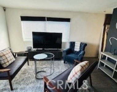 620 N Sweetzer - Photo Thumbnail 3